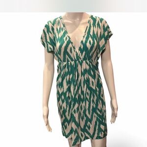 5/48 Chic Green and White Patterned Dress